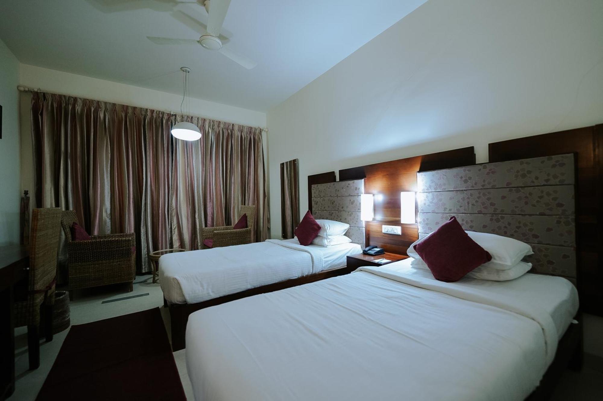 Hotel Devaragam By K P Namboodiri'S Guruvayur Exterior photo
