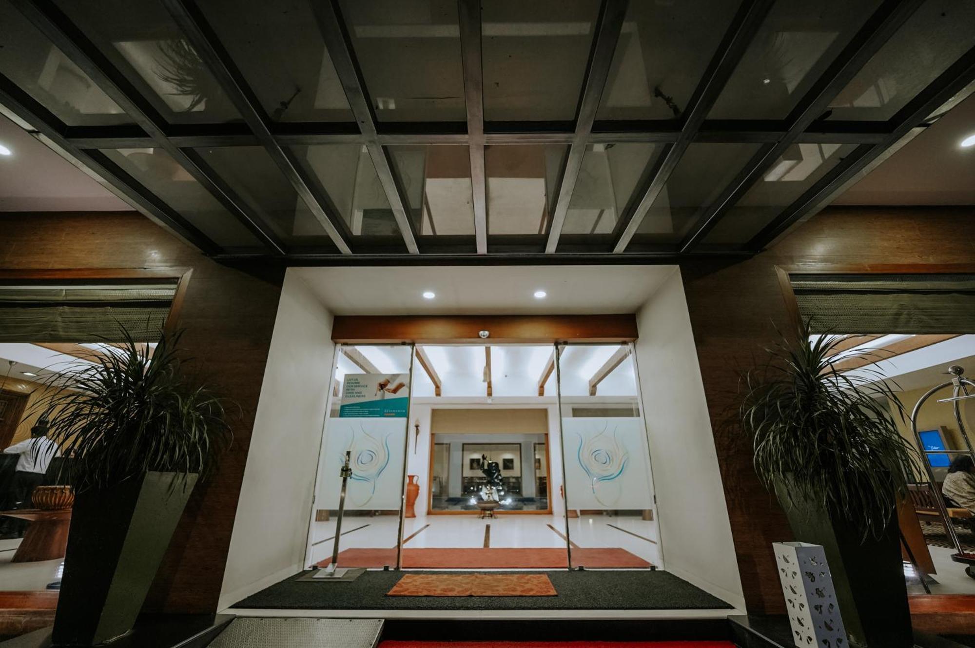 Hotel Devaragam By K P Namboodiri'S Guruvayur Exterior photo