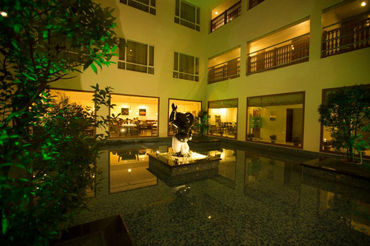 Hotel Devaragam By K P Namboodiri'S Guruvayur Exterior photo
